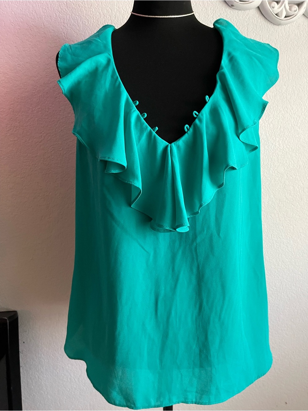 Sleeveless Ruffle V-Neck Camisole in Teal